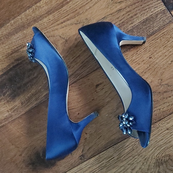 Beautiful comfortable navy satin shoes - Picture 3 of 10